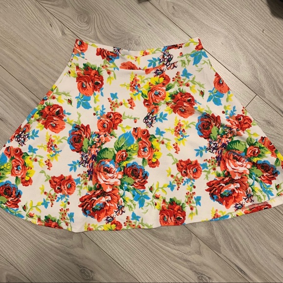 Flower Flowy Skirt - Picture 3 of 7
